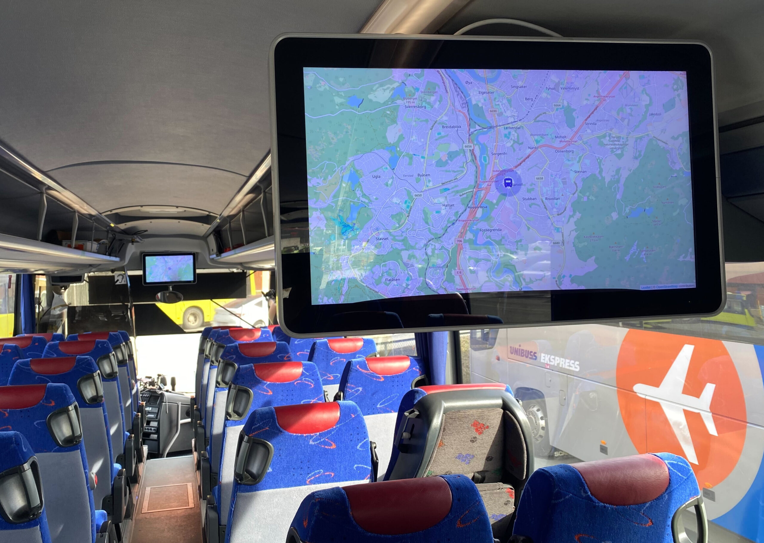 Monitor in bus